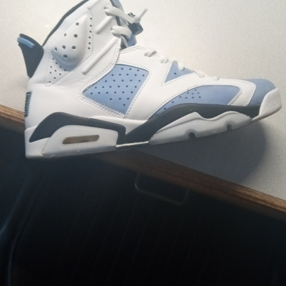 Air Jordan Retros UNC 6s - Picture 4 of 5